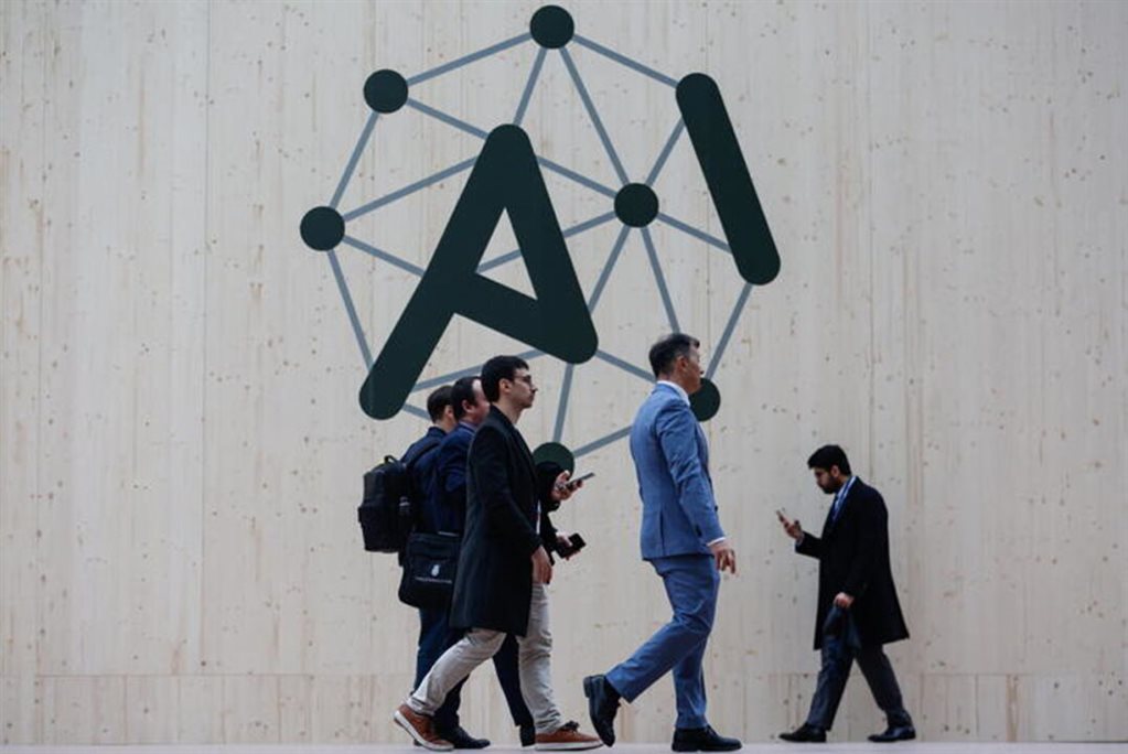 آنتروپیک اعلام کرد هوش مصنوعی جایگزین تیم‌های انسانی این شرکت می‌شود