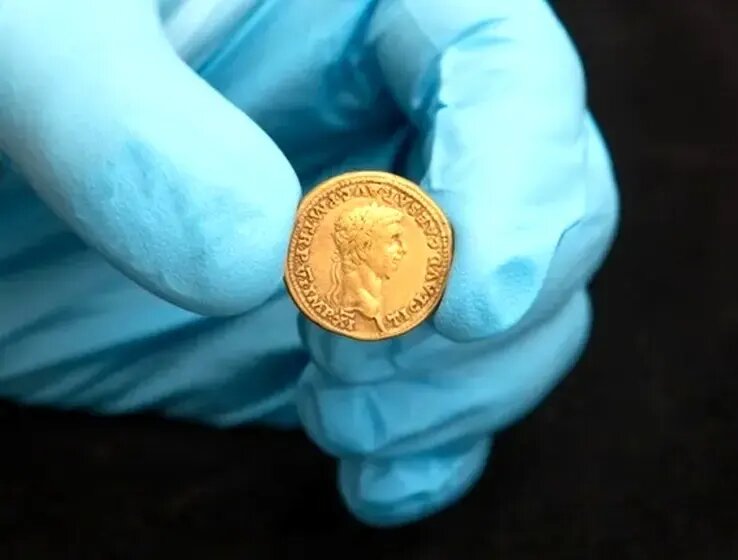 سکه طلای رومی با تصویر امپراتور کلادیوس