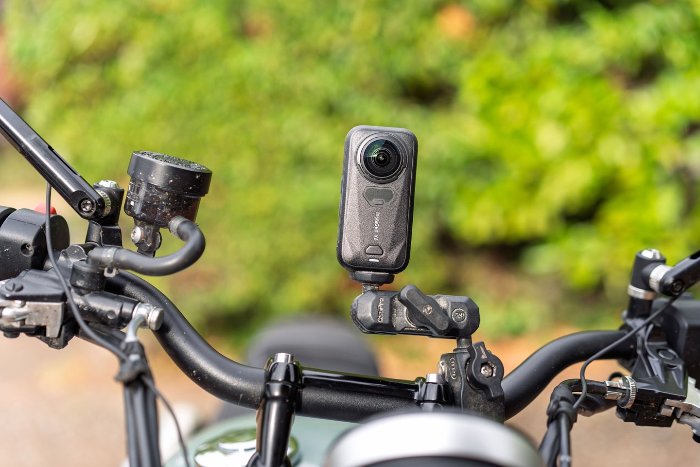 فیلمبرداری 8K با دوربین Insta360 X6 و قابلیت دنبال کردن سوژه