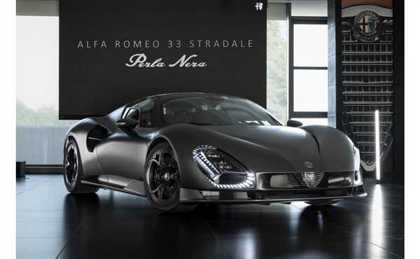آلفارومئو 33 Stradale Perla Nera با بدنه فیبرکربنی مشکی