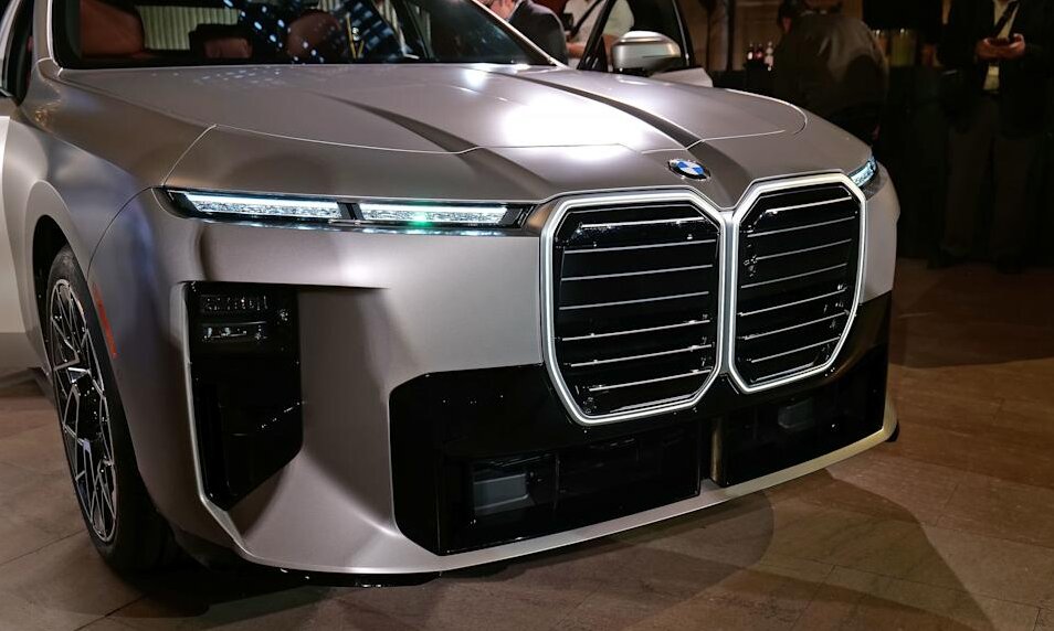 BMW i7