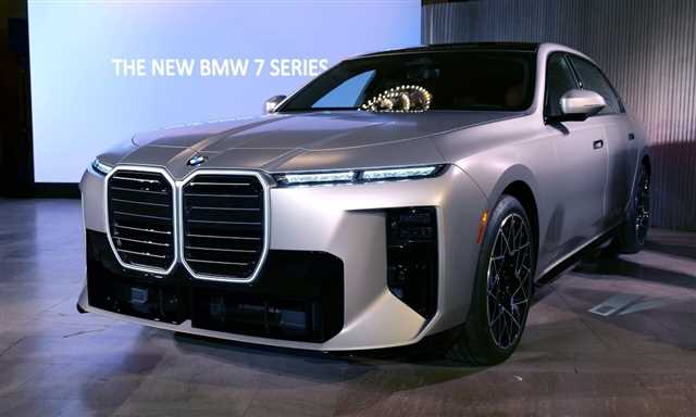 BMW i7