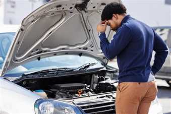 خودرو با مشکل بوی لاستیک سوخته و بررسی قطعات آن