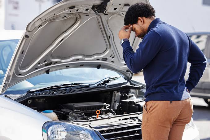 خودرو با مشکل بوی لاستیک سوخته و بررسی قطعات آن