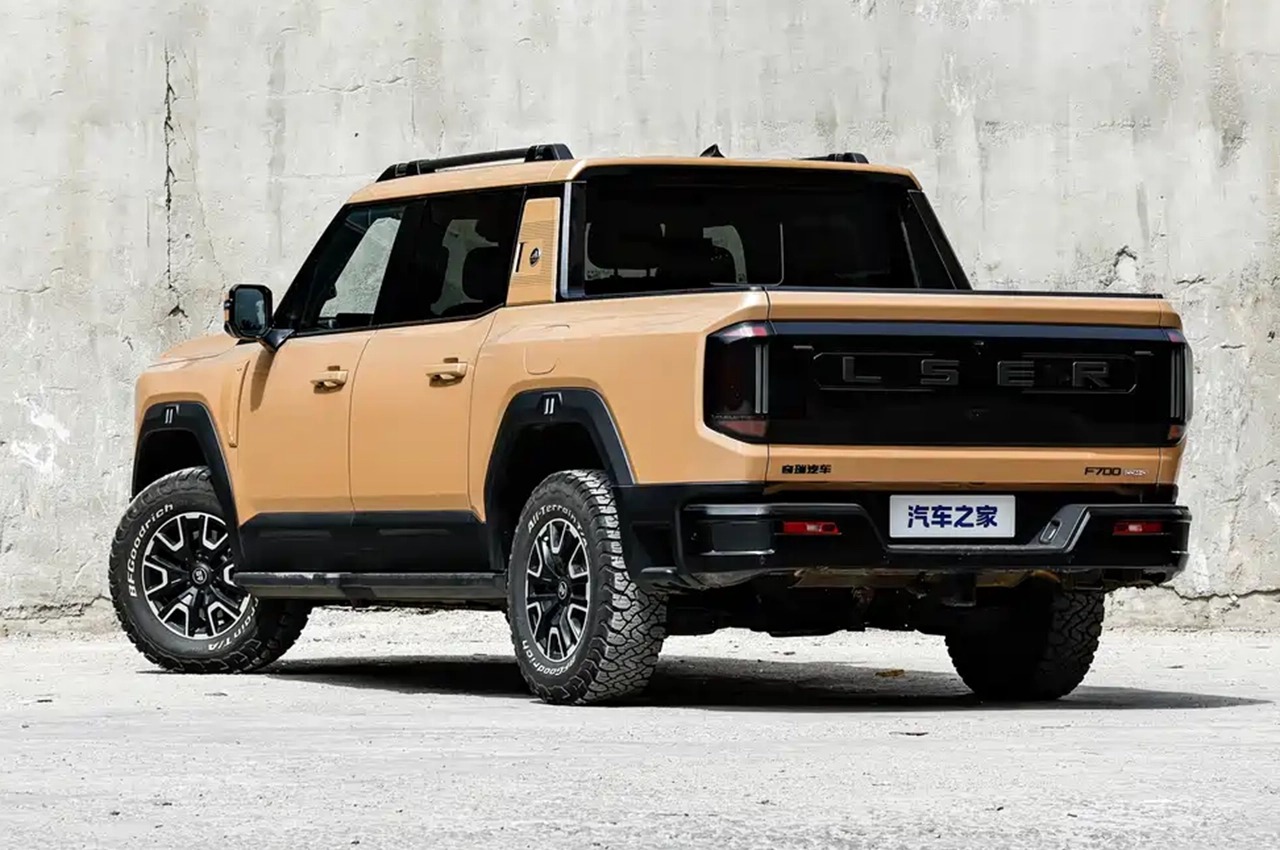 نمای عقب و قسمت بار پیکاپ جتور F700