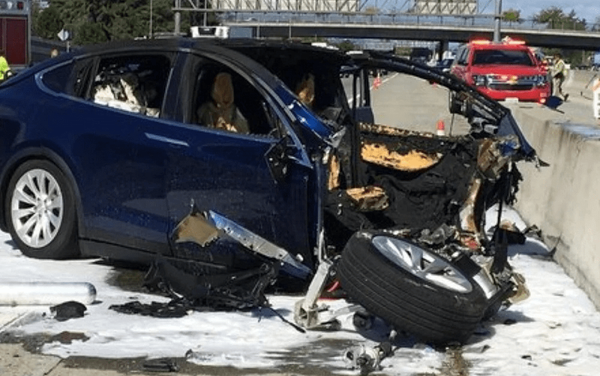 تصادف خودروی مدل اس تسلا