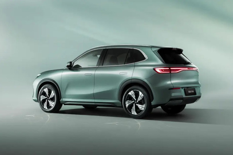 شرکت جیلی، خودروساز پیشرو چینی، در یک ویدئوی جدید از فناوری نوینی رونمایی کرده که سیستم موتور الکتریکی را مستقیماً در داخل چرخ‌ها جایگذاری می‌کند