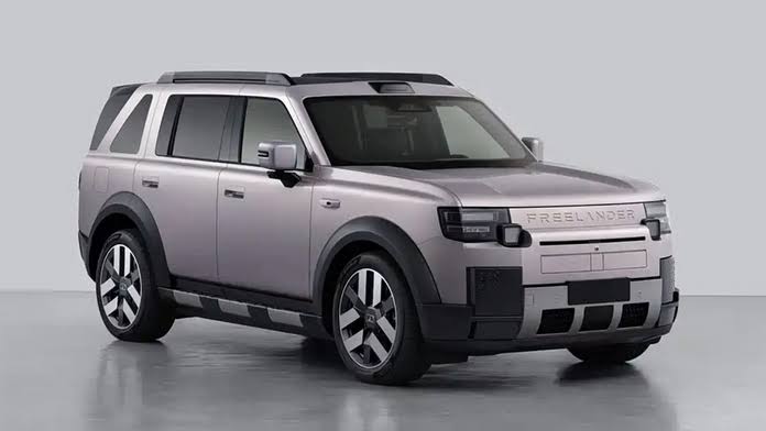 Freelander 8 در حال صعود به ارتفاع ۶۰۰۲ متری تبت برای ثبت رکورد گینس