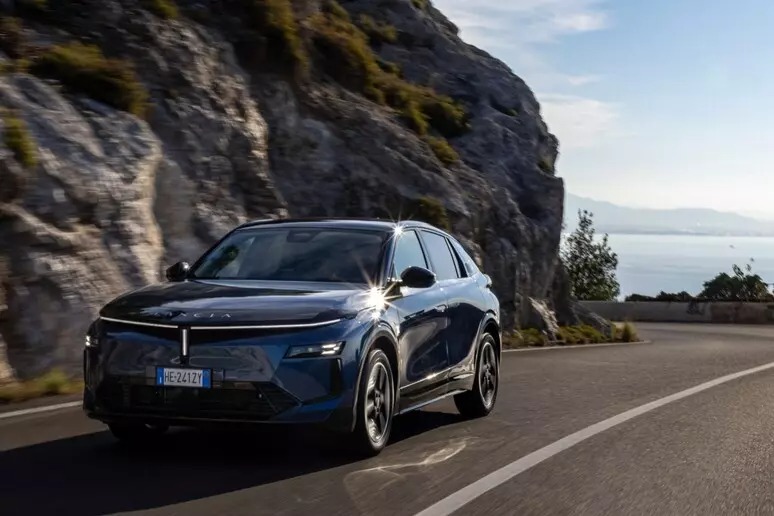 Lancia Gamma 2026 کراس‌اوور فست‌بک با قوای محرکه هیبریدی و برقی