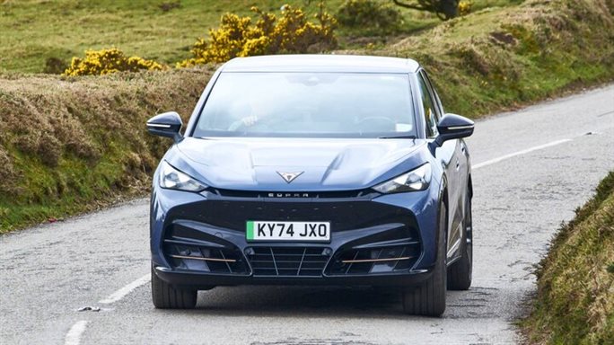 خودروی کوپرا تاواسکان ۲۰۲۶ دارای هفت کیسه هوا، ترمز اضطراری خودکار (AEB)، قابلیت تشخیص عابرپیاده و دوچرخه‌سوار و نظارت بر نقاط کور است.