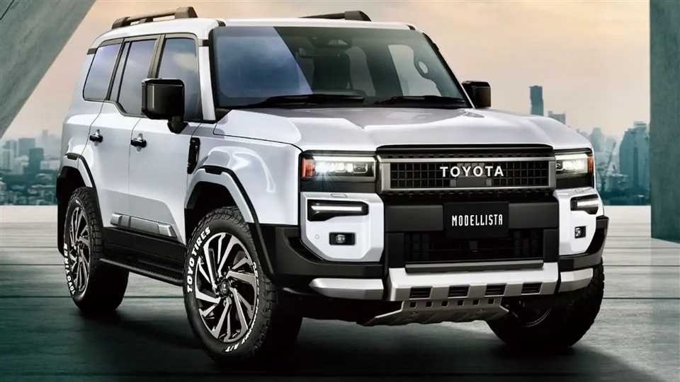 سپرهای جلوی لندکروزر پرادو ۲۰۲۶ هم در دو تریم مختلف برای فروش در بازارهای مختلف قابل‌عرضه است، به این صورت که در تریم لندکروزر و First Edition سپر جلو به‌صورت دورنگ و در نسخه ۱۹۵۸، به دلیل ارزان‌تر بودن، با همان رنگ تیره پلاستیکی‌اش خواهد بود.