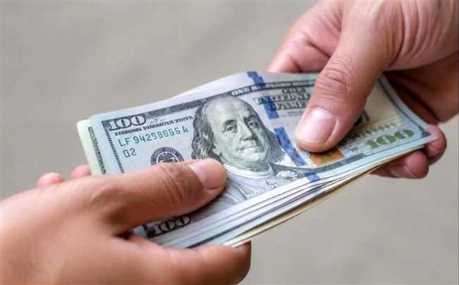 قیمت دلار با کارت ملی و سقف خرید ۱۰۰۰ دلار