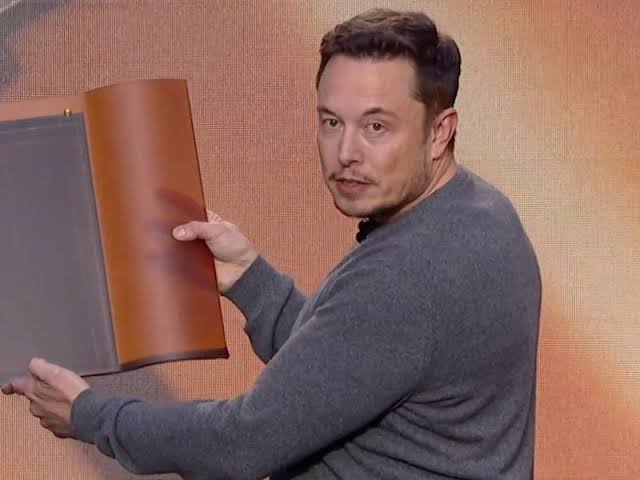 سقف خورشیدی Tesla Solar Roof با کاشی‌های تولیدکننده برق