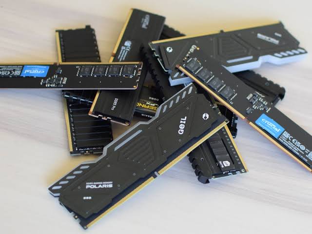 ماژول‌های حافظه رم DDR4 و DDR5 در بازار سخت‌افزار کامپیوتر