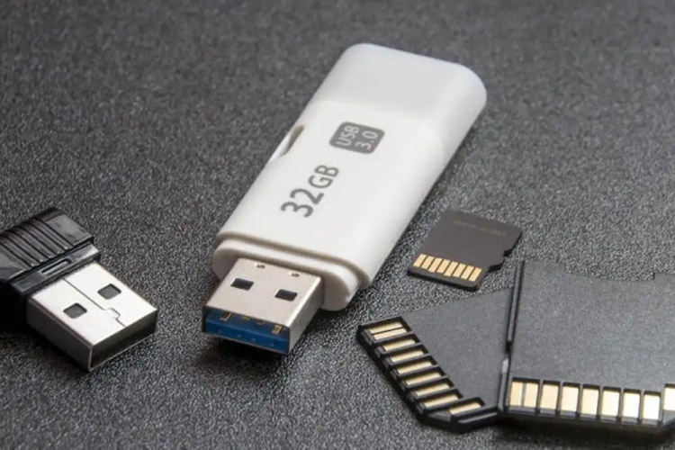 فلش USB و کارت SD