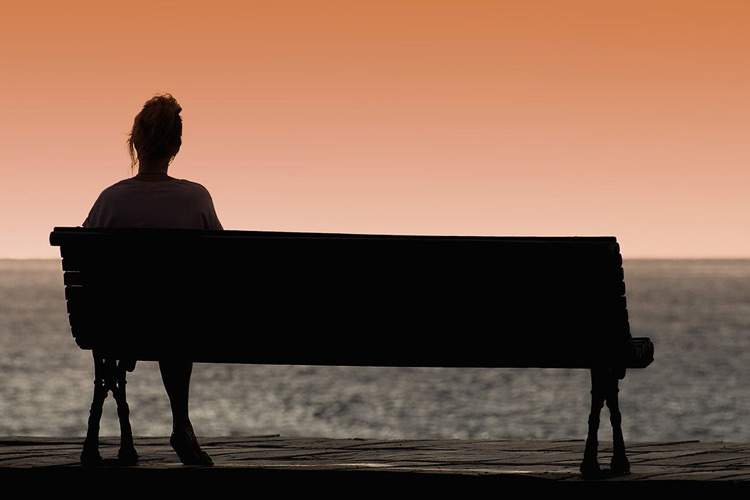 مغز با دلشکستگی مانند آسیب جسمی برخورد می‌کند