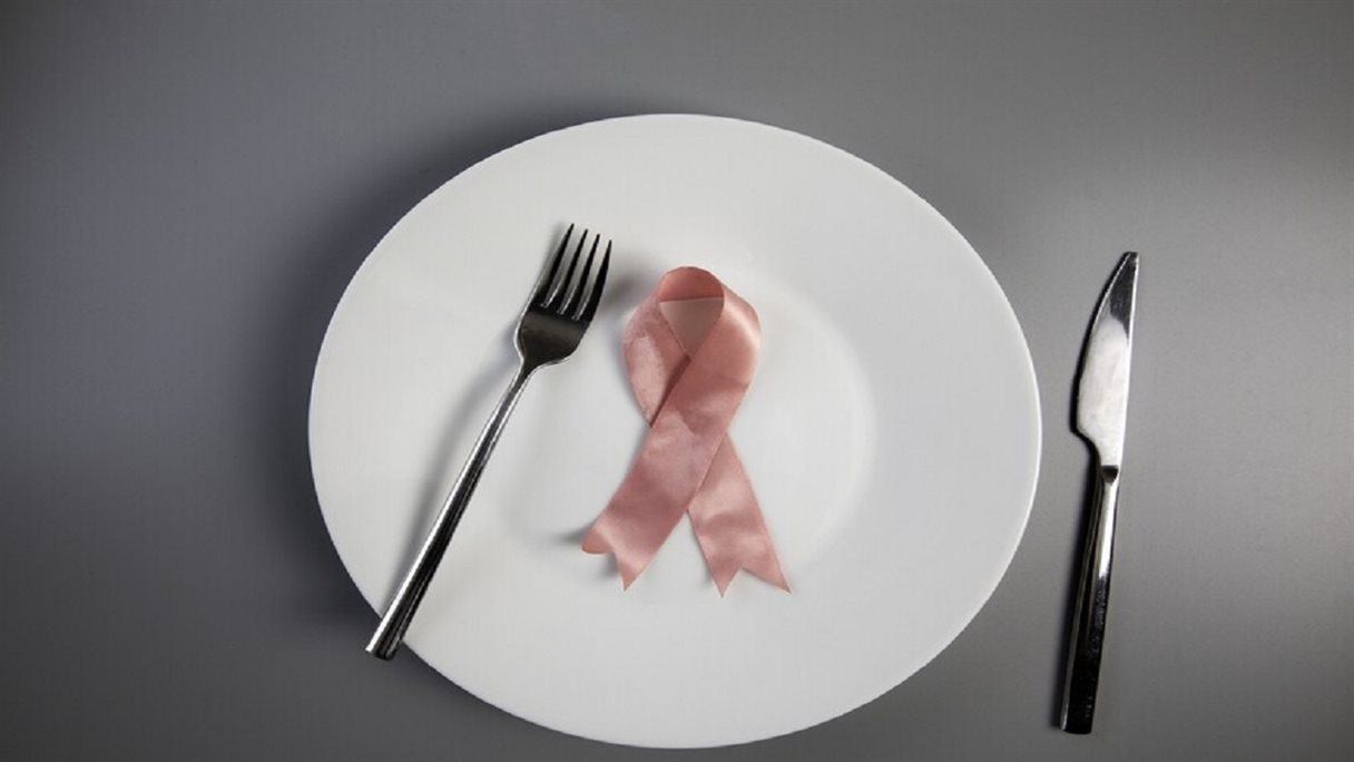 یک مطالعه علمی جدید نشان داده است که رژیم غذایی که باعث التهاب در بدن می‌شود، خطر ابتلا به سرطان سینه را در زنان افزایش می‌دهد.