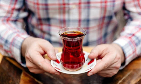 تاثیر چای داغ در هوای گرم