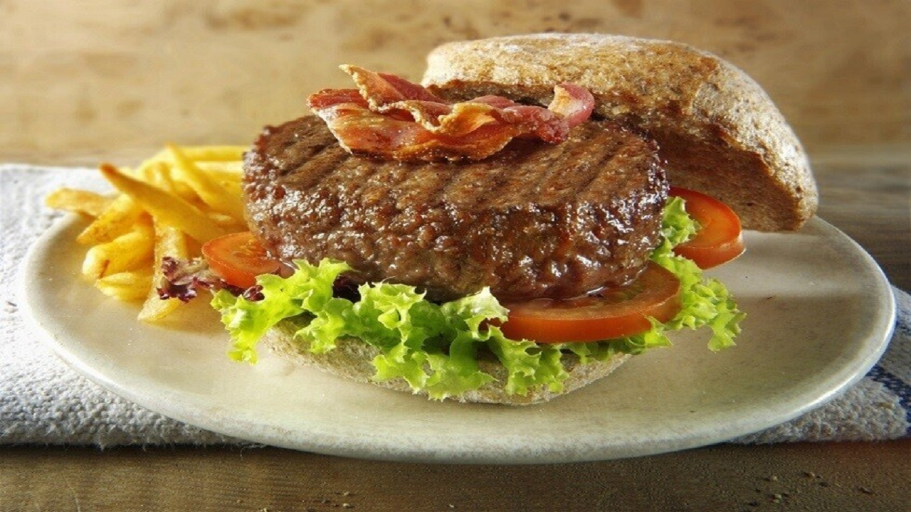 غذا‌هایی که باعث میگرن و مشکلات سلامت روان می‌شوند