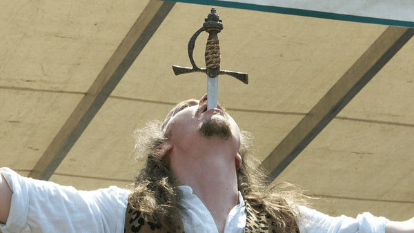 بلعیدن شمشیر