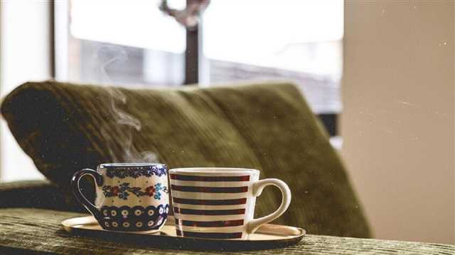 نوشیدن نوشیدنی‌های بسیار داغ، مانند چای و قهوه، خطر ابتلا به سرطان معده را افزایش می‌دهد.