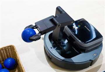 ربات جاروبرقی Dreame با بازوی مکانیکی در CES 2026 بازگشت