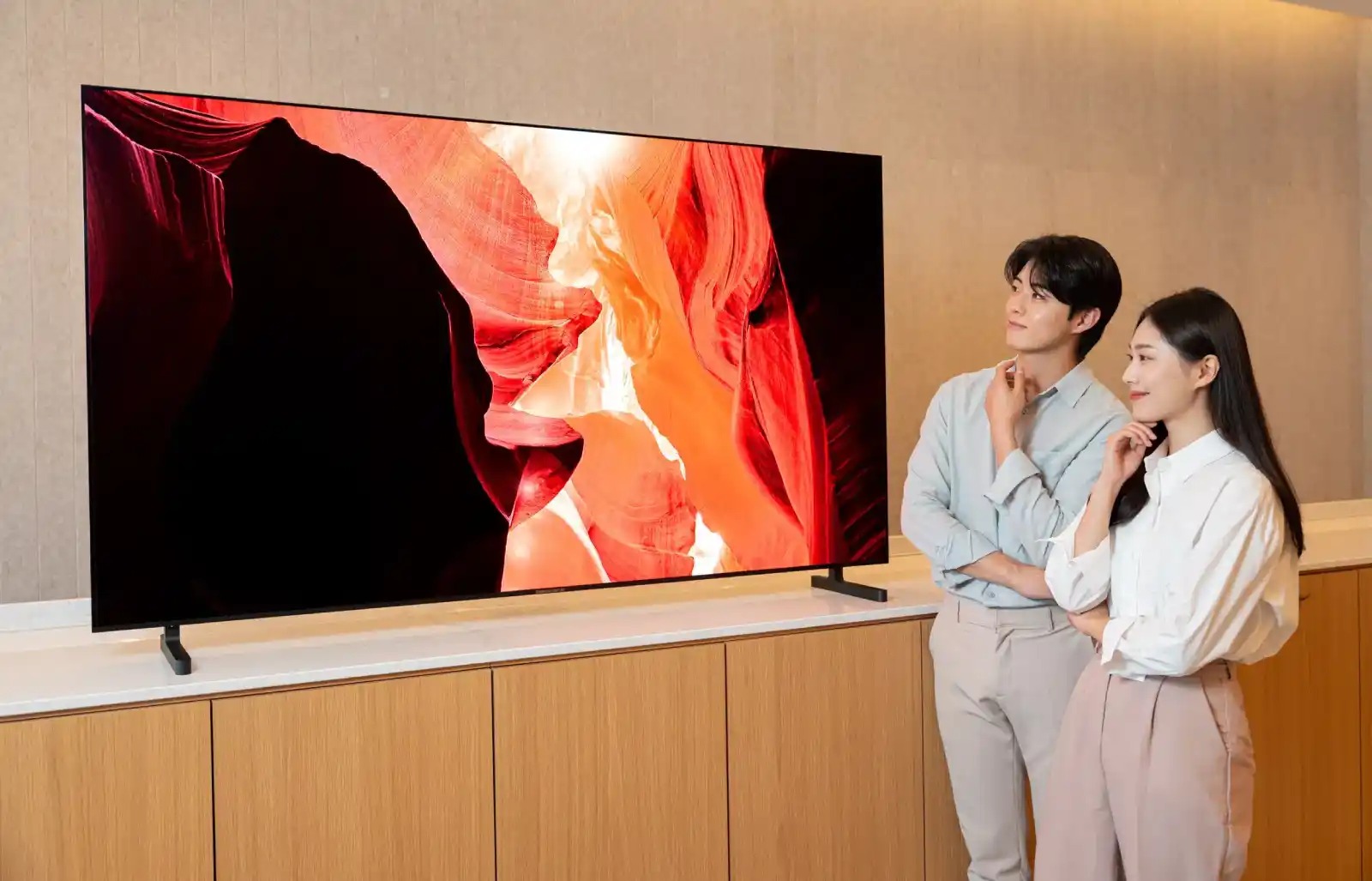 تلویزیون ۷۷ اینچی جدید سامسونگ با پنل QD-OLED