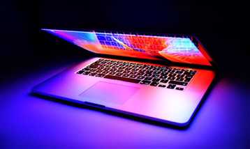 مک‌بوک پرو OLED جدید اپل با طراحی باریک و سبک‌تر