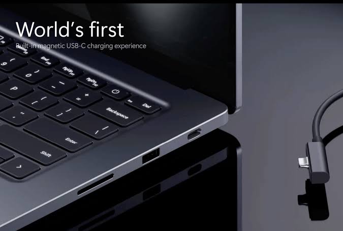 شارژر مغناطیسی USB-C در لپ‌تاپ Surface Laptop Ultra مایکروسافت