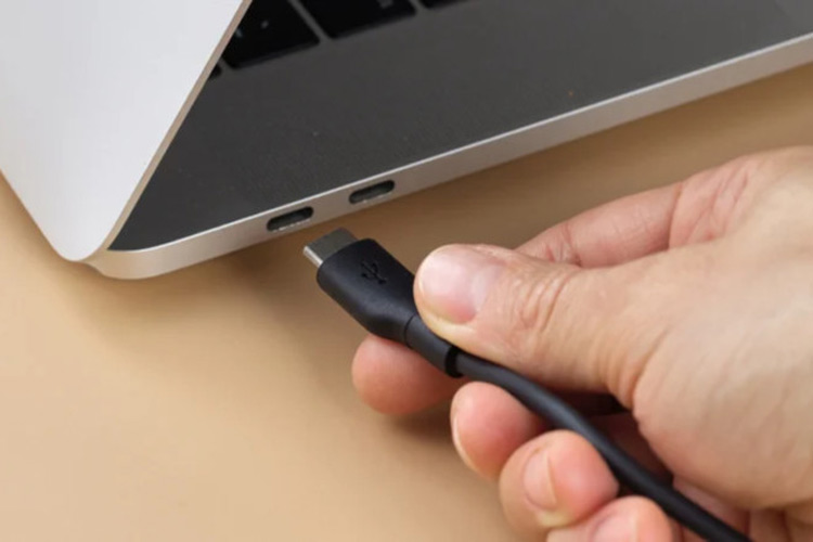 پورت USB-C در لپ‌تاپ‌