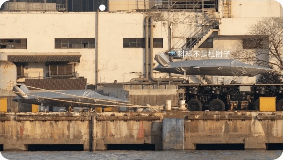 ناو پهپاد بر Type 076