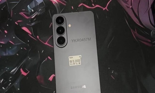 مراسم رونمایی موبایل گلکسی شرکت سامسونگ قرار است در ۲۵ فوریه برگزار شود از همین رو شایعاتی درباره سری گلکسی اس ۲۶ در جریان است که شایعه قیمت 1650 دلاری همه را شگفت زده کرده است.