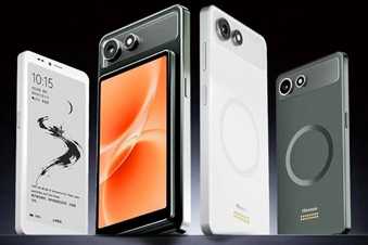 گوشی Hisense A10 Ultra با نمایشگر رنگی جداشونده