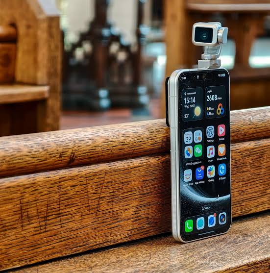 قابلیت ردیابی سوژه با دوربین رباتیک Honor Robot Phone