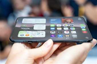 اجرای همزمان دو اپلیکیشن روی نمایشگر تاشوی iPhone Duo