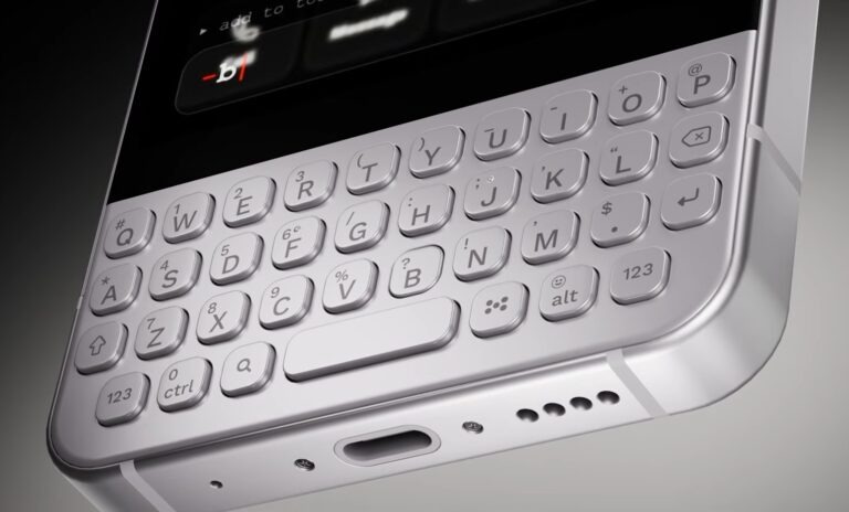 نمای نزدیک کیبورد فیزیکی QWERTY گوشی Minimal Phone 2