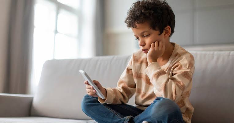 ارتباط استفاده از گوشی هوشمند با اختلالات خوردن در نوجوانان