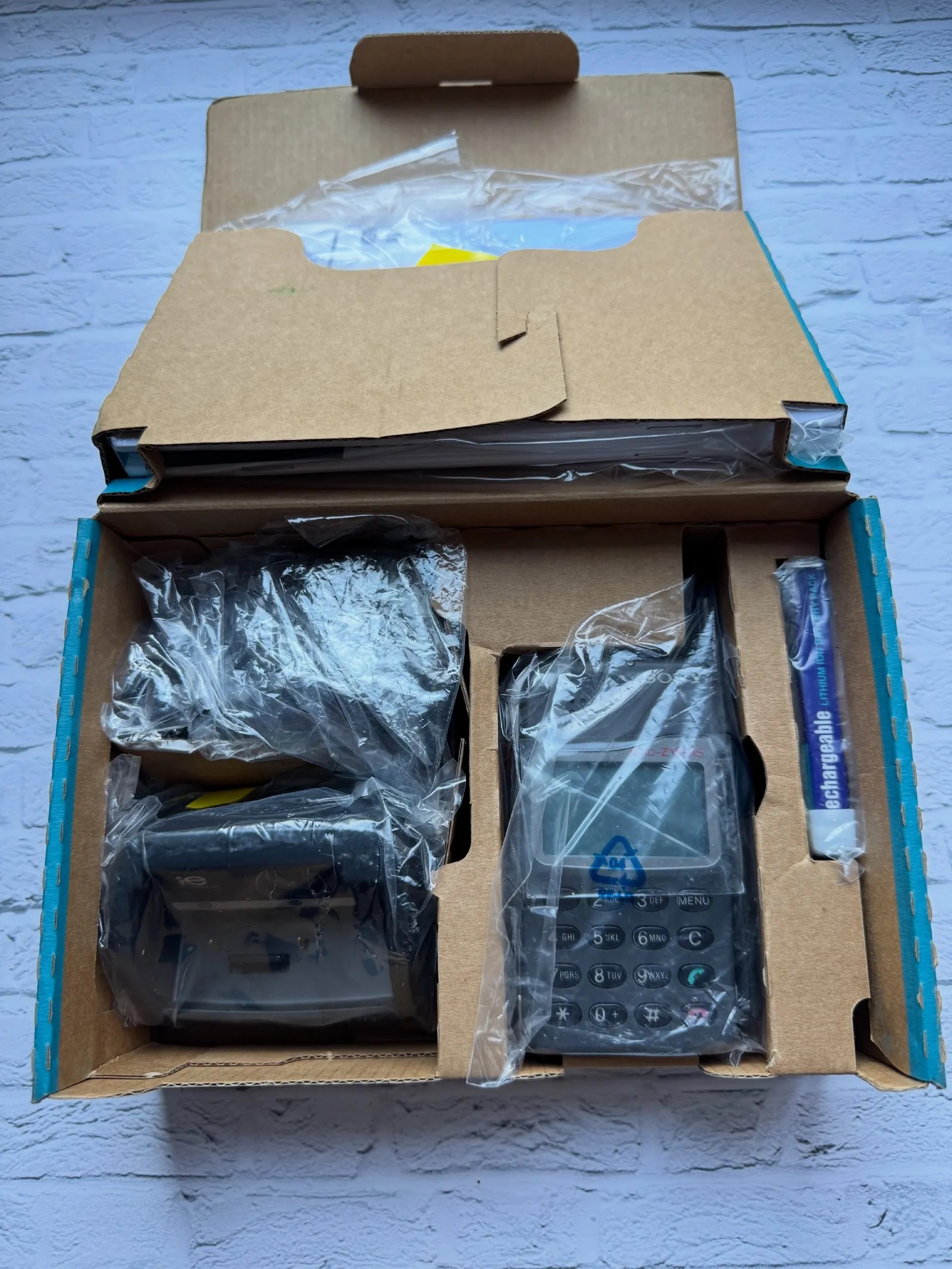 گوشی سونی CMD-Z1 Plus