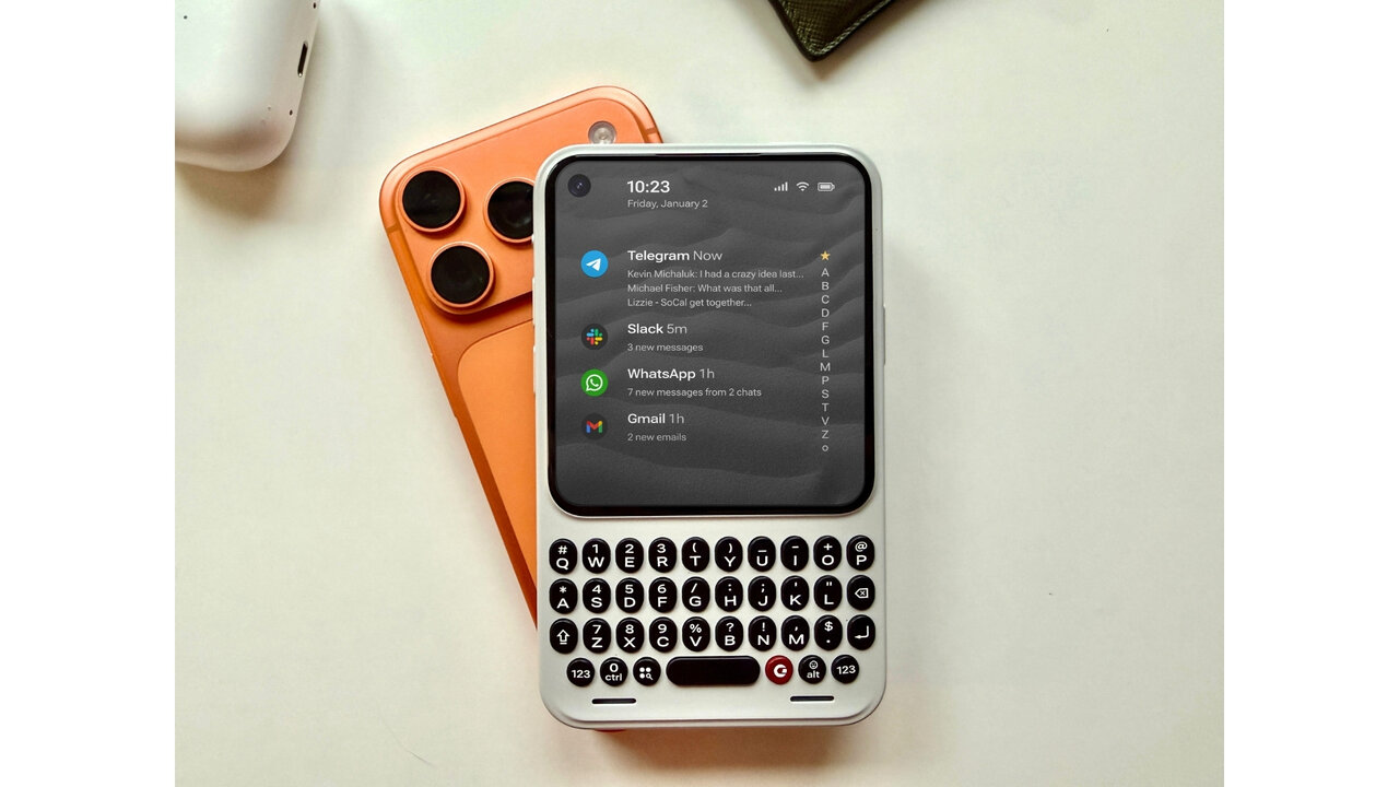 کیبورد فیزیکی QWERTY گوشی
