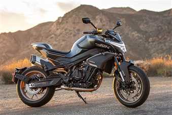 نمای ظاهری موتورسیکلت CFMOTO 800NK با طراحی استریت‌فایتر و چراغ‌های LED