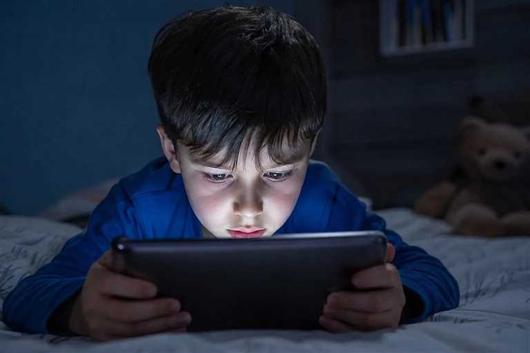 اعتیاد دیجیتال کودکان زنگ خطری برای خانواده‌ها