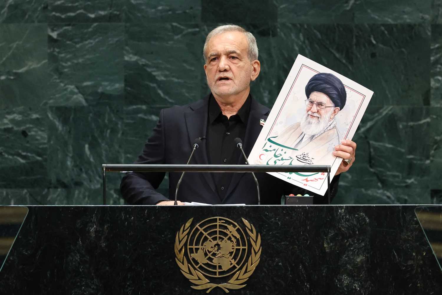 مسعود پزشکیان در حال سخنرانی در مجمع عمومی سازمان ملل و تشریح مواضع ایران