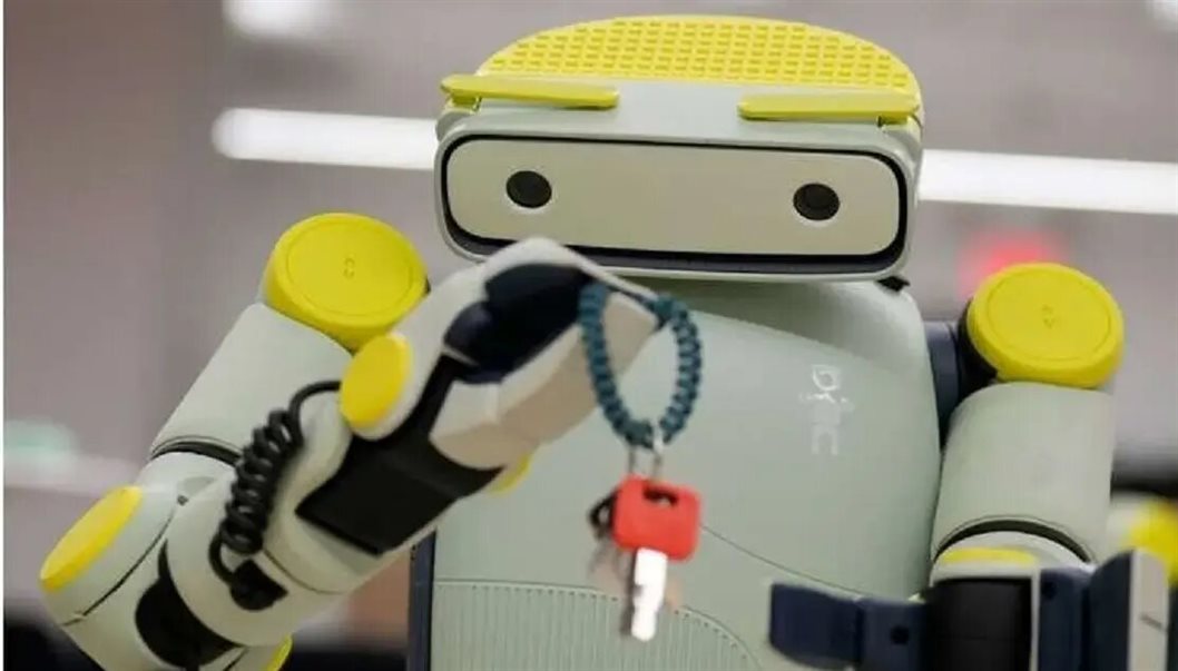 یک استارتاپ آمریکایی به نام فونا رباتیکز از اولین ربات انسان‌نمای خود با نام اسپروت رونمایی کرد.