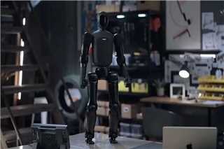 کوچکترین ربات انسان‌نمای جهان