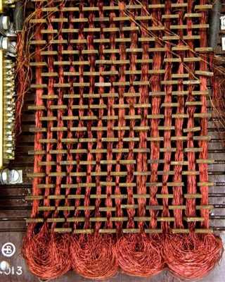 حافظه Core Rope مورد استفاده در کامپیوتر هدایت آپولو و ذخیره نرم‌افزار مأموریت ماه
