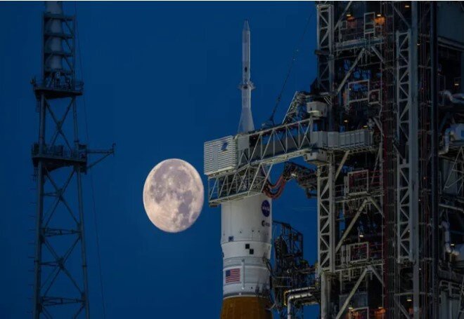 اعزام فضانوردان به ماه