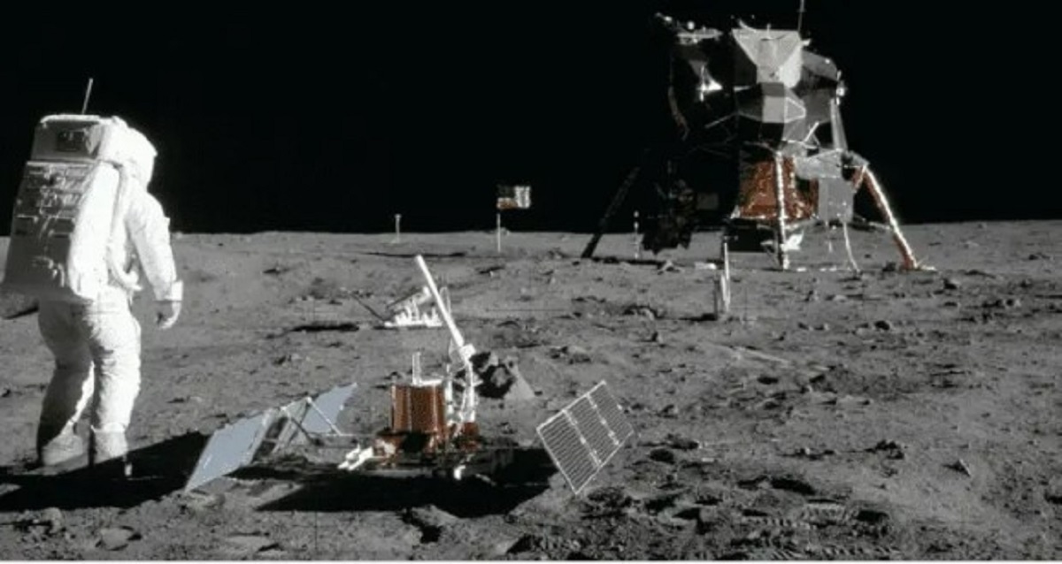 موجوادت فضایی در ماه