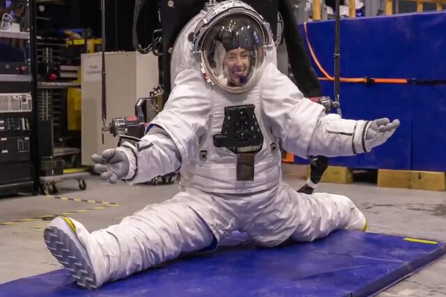 لباس‌ فضایی