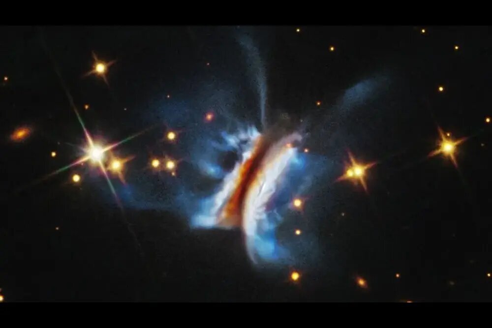 این قرص پیش‌سیاره‌ای با یک ستاره نوزاد-چیویتو دراکولا