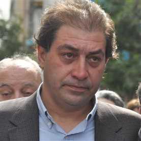 بابک تختی فرزند جهان‌پهلوان غلامرضا تختی در کنار پژمان درستکار و اعضای تیم ملی کشتی ایران در لاس‌وگاس